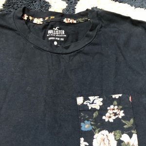 Super Cute Hollister T-shirt👚